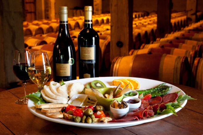 Napier: Wine and Gin Tasting Tour With Lunch - Hawkes Bay Wineries