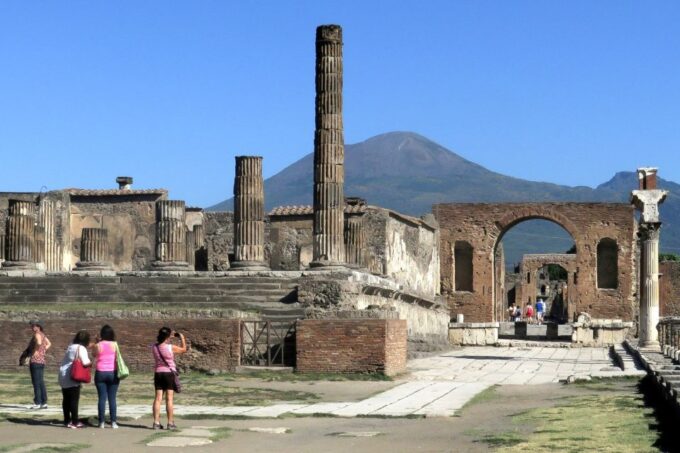 Naples: Day Trip to Pompeii and Capri - Schedule and Weather Contingency