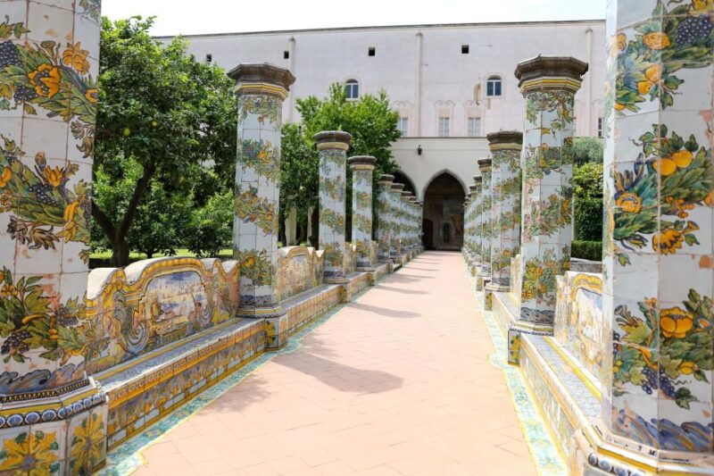 Naples: Express Walk With a Local in 60 Minutes - Meeting Point