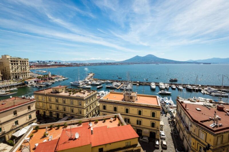 Naples: Express Walk With a Local in 60 Minutes - Group Size and Language