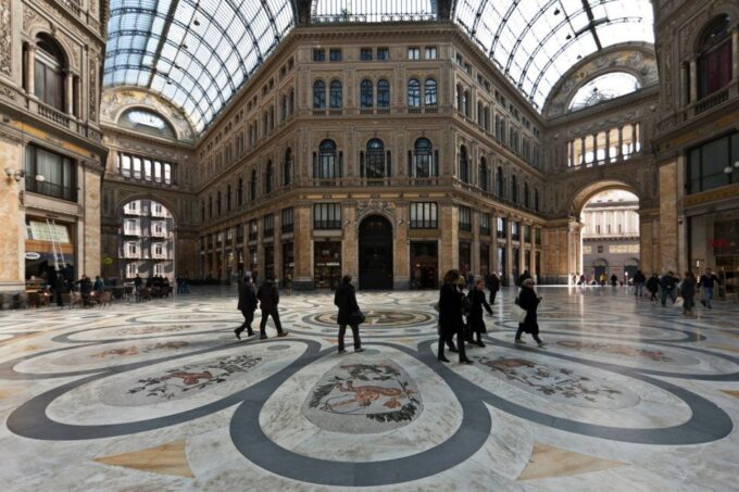 Naples: Guided Walking Tour - Group Size and Languages