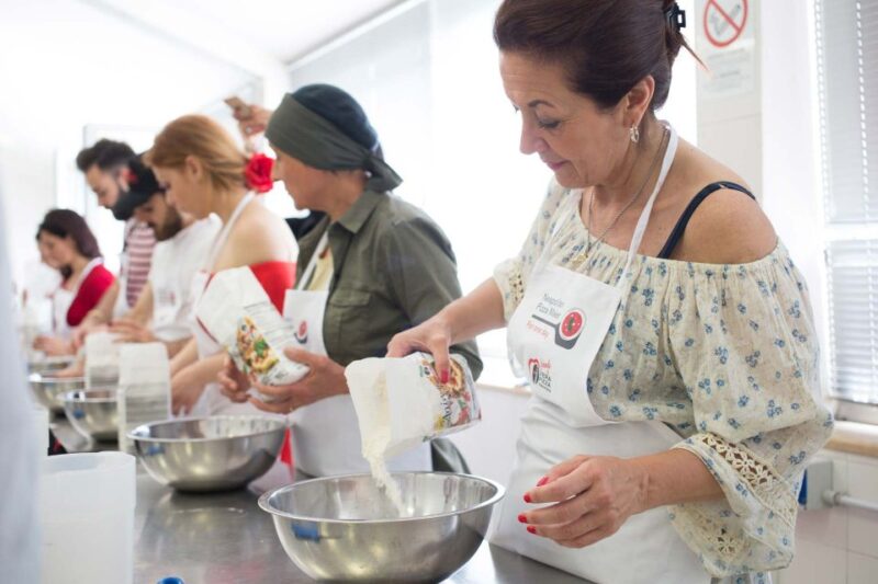 Naples: Margherita Pizza Cooking Class and Lunch - Key Points