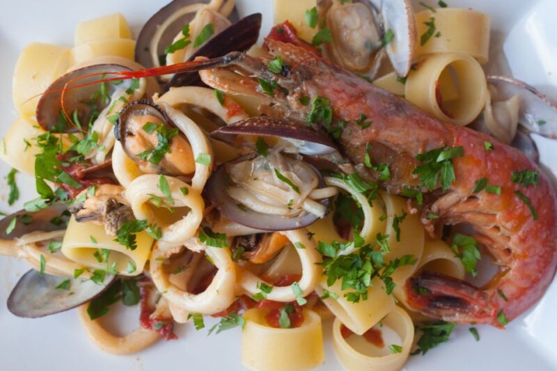 Naples: Market & Lunch or Dinner at a Locals Home - Market Visit and Cooking Demo