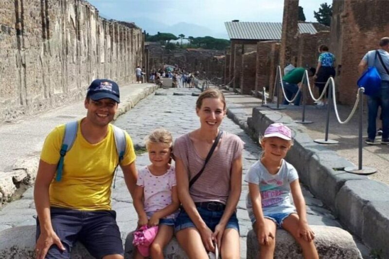 Naples : Must-See Attractions Walking Tour - Guided Experience