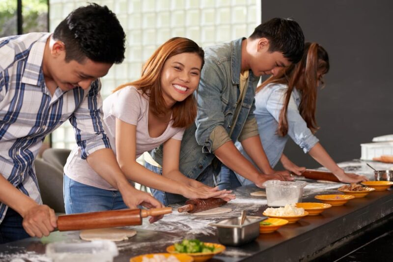 Naples Pizza Making Class: Authentic Culinary Experience - Meeting Point and Group Size