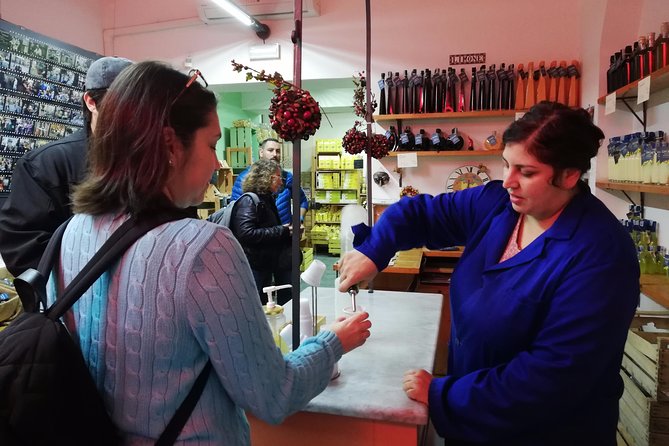 Naples: Street Food and Sightseeing Tour With Local Expert - Meeting and Logistics