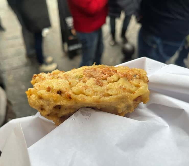 Naples: Street Food, Facts and Sightseeing Walking Tour - Iconic Squares and Monuments