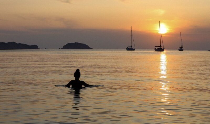 Naples: Sunset Cruise Naples Bay - Included Amenities