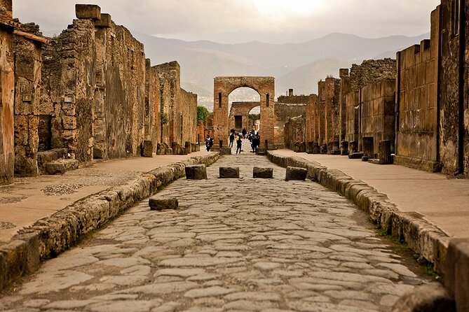 Naples to Sorrento With Pompeii Guided Tour or Vice Versa - Exploring Pompeii