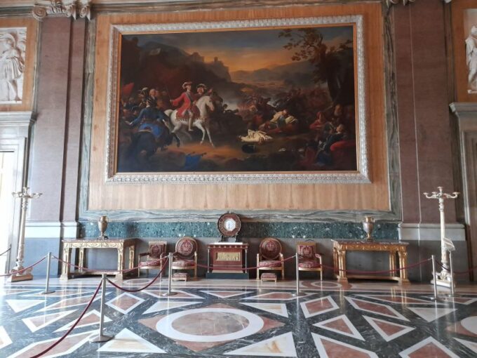 Naples: Transfer From Naples to Rome With a Stopover in Caserta - Vehicle Amenities