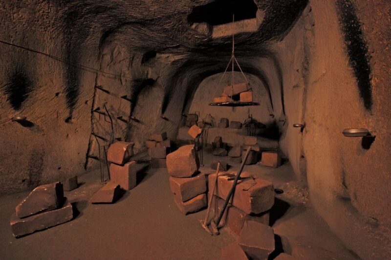 Naples: Underground Naples Tour and Street Food - Key Points