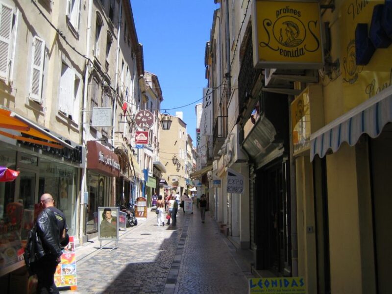 Narbonne Private Guided Tour - Covered Market Exploration
