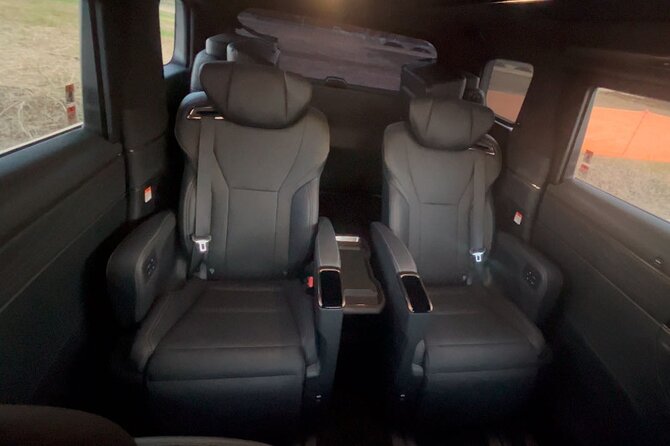 Narita Airport Private Transfer To or From Tokyo City - Vehicle and Accessibility