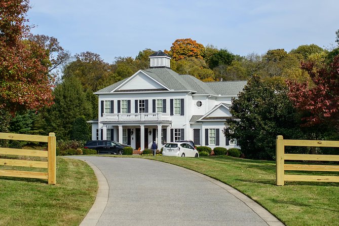 Nashville Homes of the Stars Narrated Bus Tour With 30+ Celebrity Homes - ADA-Compliant Vehicles