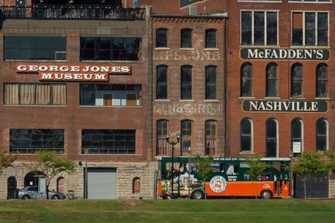 Nashville: Hop-on Hop-off Trolley Tour - Entertaining and Educational Tour