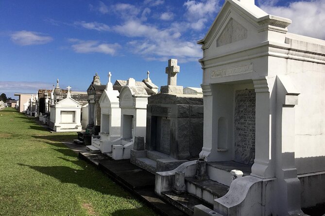 Nashville Night Whispers: Ghostly Tales and Historic Trails - Uncovering Nashvilles Ghostly Past
