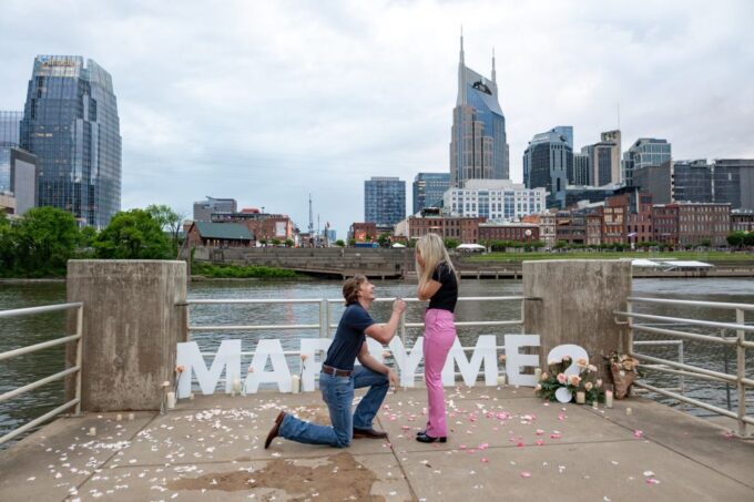 Nashville: Romantic Couples Photoshoot With Champagne - Exploring The Gulch Neighborhood