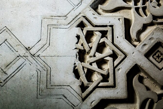 Nasrid Crafts: Only Plasterwork Workshop in the Alhambra - Creating Plasterwork