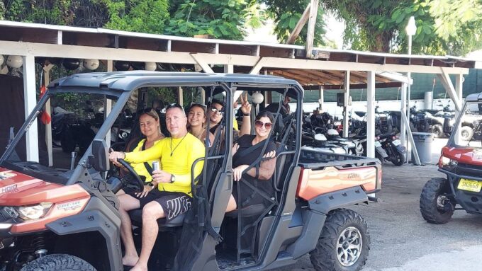 Nassau: Bahamas Island Jeep Buggy Tour With Bahamian Lunch - Indulging in Bahamian Cuisine
