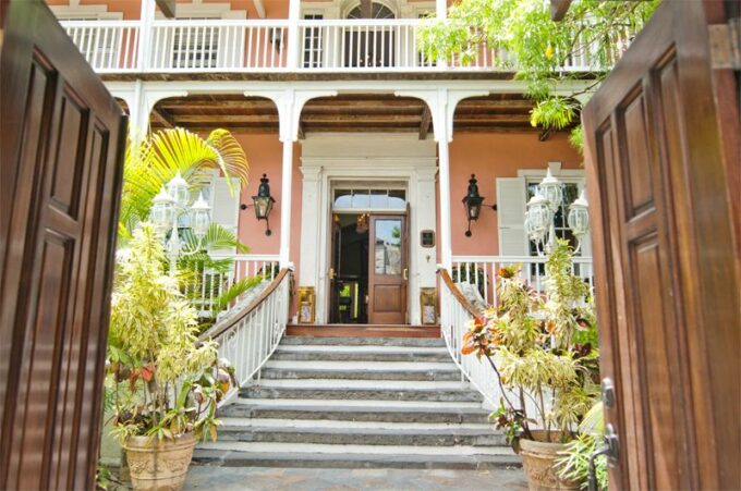Nassau: Bites and Sites Food and Cultural Walking Tour - Pricing and Booking