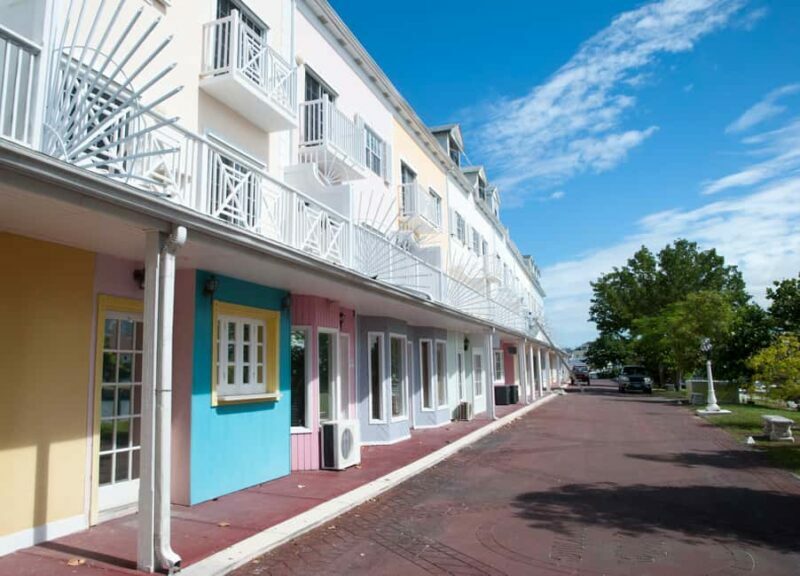 Nassau: E-Scooter Tour with Food Tasting and Local Drinks - Key Points