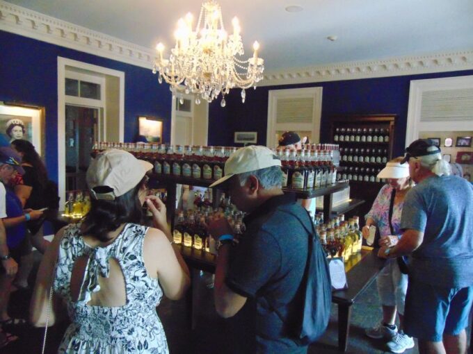 Nassau: Private and Personalized Island Tour - Exploring Fort Charlotte