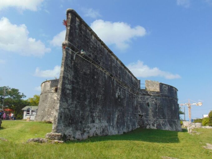 Nassau: Private and Personalized Island Tour - Discovering Exotic Animals