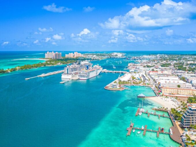 Nassau: Sun Cay and Swimming Pigs Boat Trip With Lunch - Pig Beach Visit