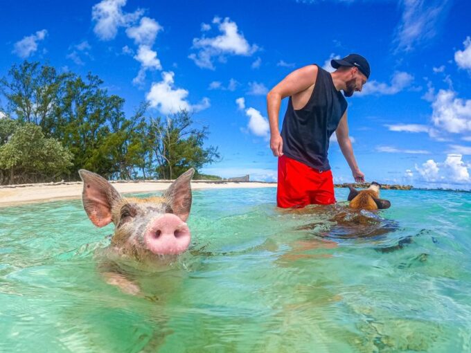 Nassau: Sun Cay and Swimming Pigs Boat Trip With Lunch - Sun Cay Boat Ride