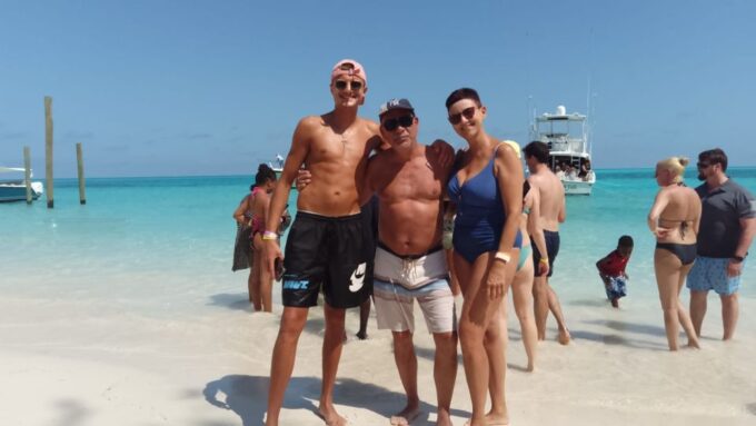 Nassau: Swimming Pigs Private Boat Tour - Up to 7 Persons - Customer Reviews