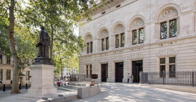 National Portrait Gallery London: Private Guided Tour 3 Hour - Wheelchair Accessibility