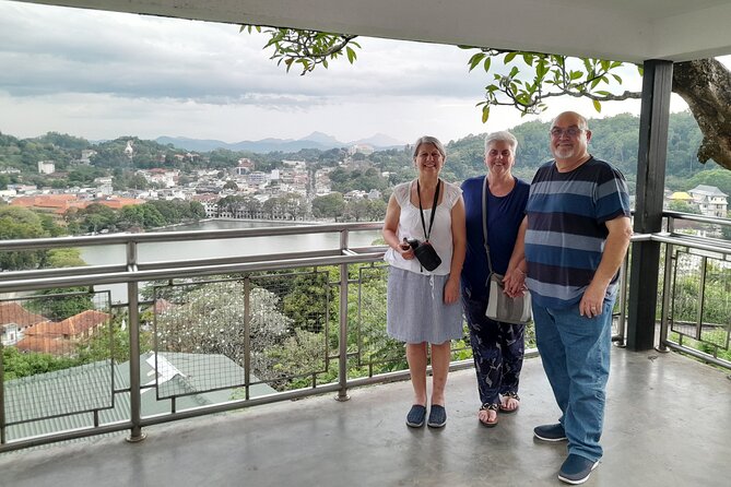 Nature | Wild | Culture | Hill Country | Tour in Sri Lanka 6N 7D - Taking in the Local Culture