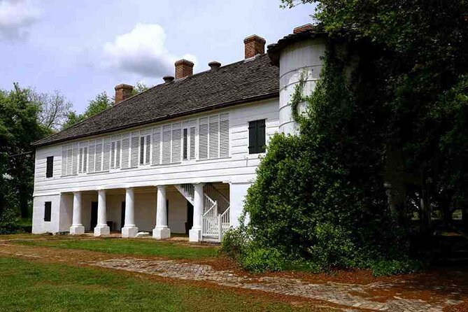 N'Awlins Luxury: Double Plantation Whitney & Oak Alley With Transportation - Dining and Refreshments