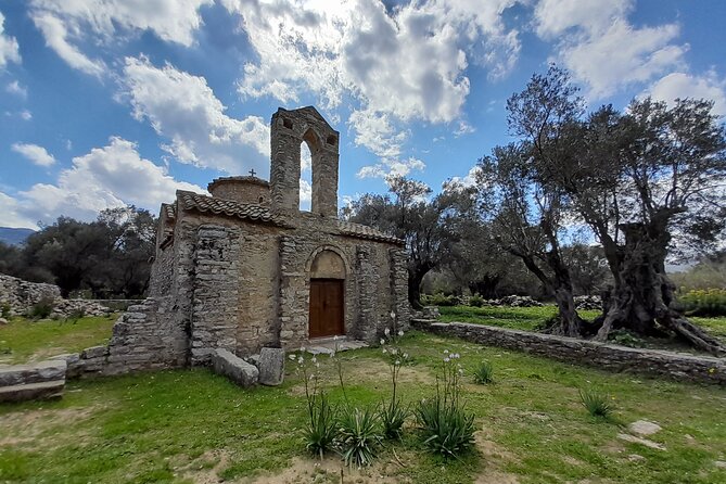 Naxos: Countryside Hike Among Villages & Byzantine Churches - Meeting the Knowledgeable Guide