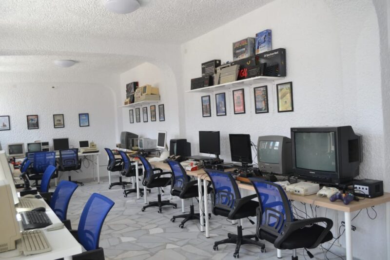 NAXOS GAME CENTER RETRO GAMES COMPUTER EXPERIENCE - Key Points