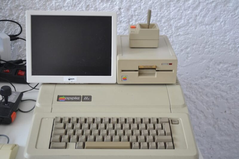 NAXOS GAME CENTER RETRO GAMES COMPUTER EXPERIENCE - Unique Gaming Experience