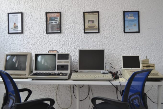 NAXOS GAME CENTER RETRO GAMES COMPUTER EXPERIENCE - Classic Gaming Consoles