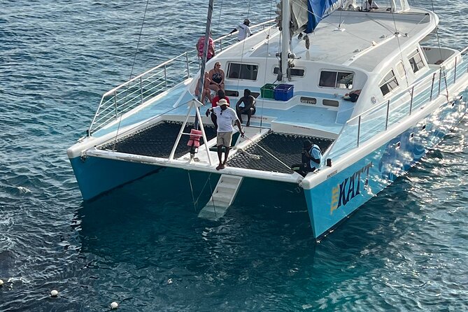Negril 7 Mile Beach, Party Catamaran Cruise and Ricks Cafe Combo - Towels for Beach Fun