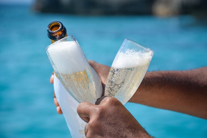 Negril Private Yacht Cruise With Finger Foods and Cocktails Included - Onboard Amenities and Inclusions