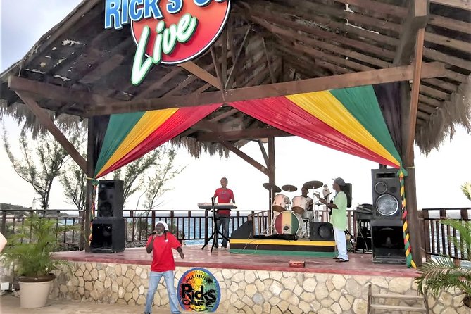 Negril Sunset Trip to Ricks Cafe From Falmouth - Experiencing the Sunset at Ricks Cafe