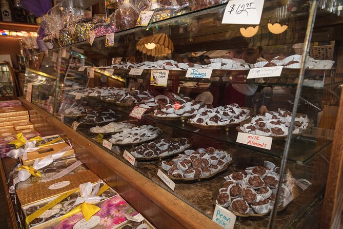 Neighborhoods of Chicago Private 4 Hour Walking Food Tour - Accessibility and Participation