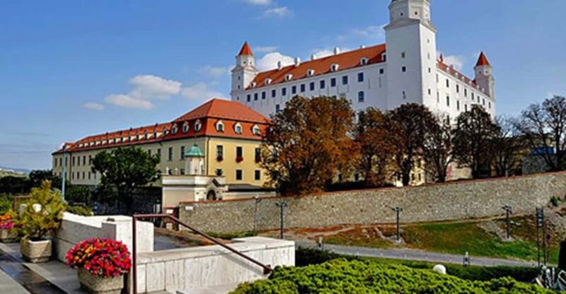 Neighboring in Bratislava: Full-Day Tour From Budapest - Customer Feedback and Ratings