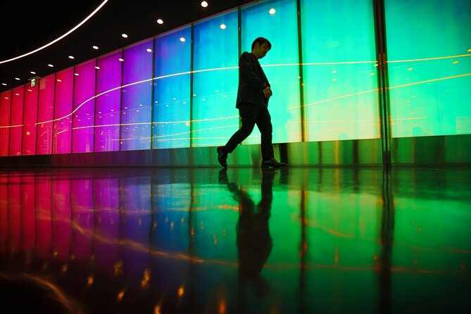 Neon Dreams: a Blade Runner Photo Workshop With Laurence Bouchard - Collaborative Critique and Feedback