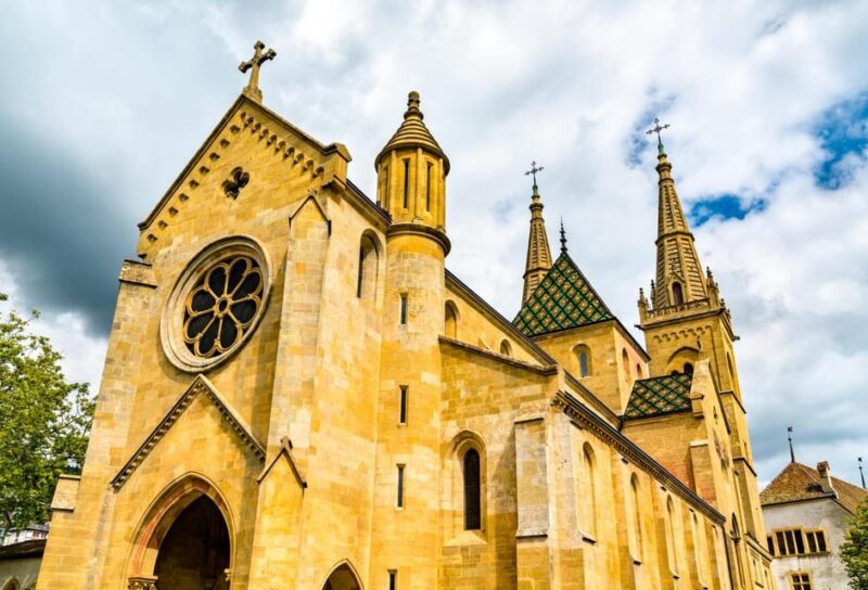 Neuchâtel: Express Walk With a Local in 60 Minutes - Key Points