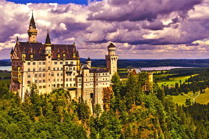 Neuschwanstein and Hohenschwangau Plus Oberammergau Private Tour - Key Attractions at Neuschwanstein Castle