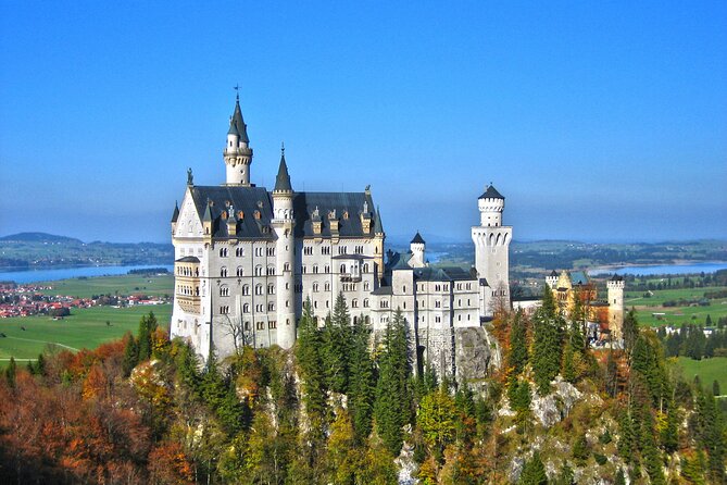 Neuschwanstein and Hohenschwangau Plus Oberammergau Private Tour - Exploring Hohenschwangau Castle