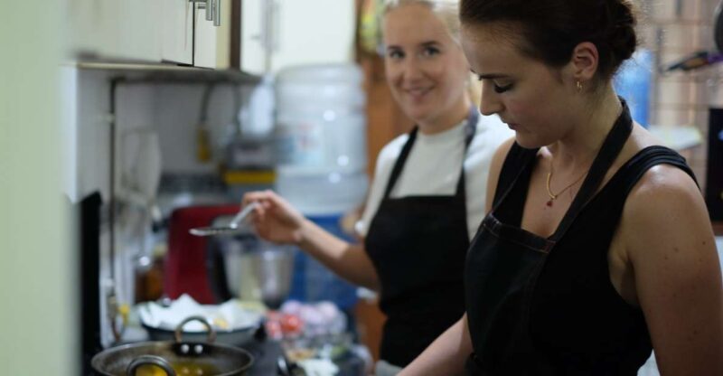 New Delhi: 5-Hour Traditional Cooking Class With Local Chef - Authentic Indian Vegetarian Cuisine