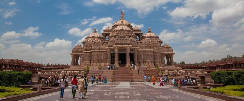 New Delhi: Akshardham Exhibition, Light & Water Show Tour - Included Services