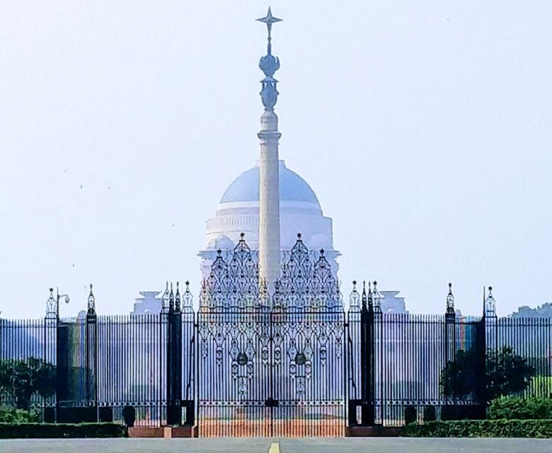 New Delhi: City Tour With Professional Photographer & Lunch - Pricing and Language