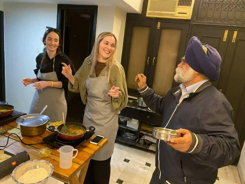 New Delhi: Indian Cooking Class in a Local Home - Key Points